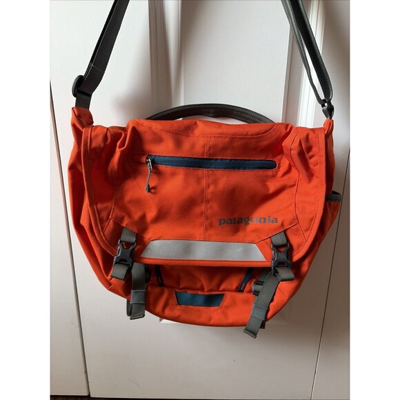 Patagonia Half Mass Messenger Bag Orange  Commuter Carry-On Laptop - Picture 4 of 6